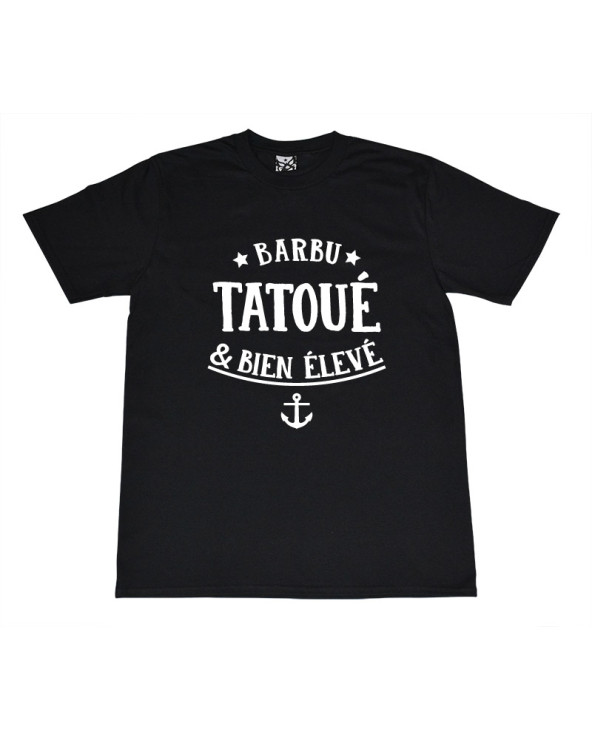 Barbu, tatoué et bien élevé