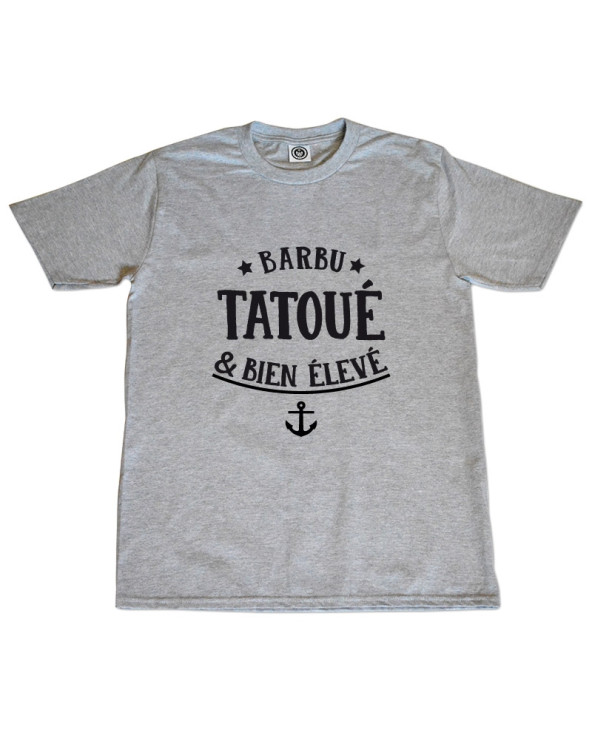 Barbu, tatoué et bien élevé