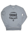 Barbu, tatoué et bien élevé